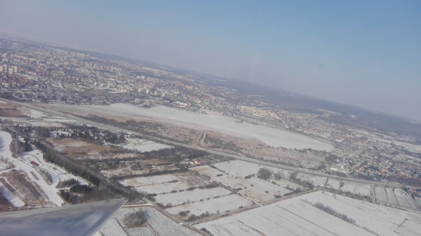 Białe lotnisko EPEL.jpg