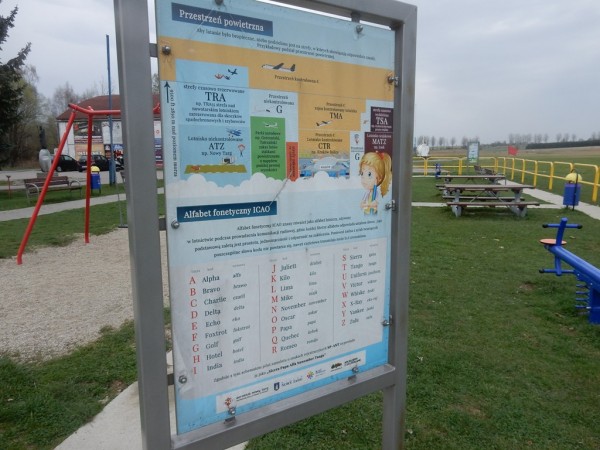 przestrzeń i alfabet.JPG